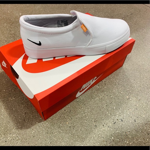 BRAND NEW NIKE WOMENS COURT ROYALE SLIP SNEAKER - Picture 8 of 12